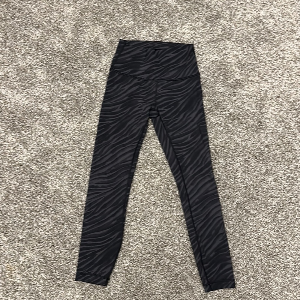 Wunder under high rise 25” size 4